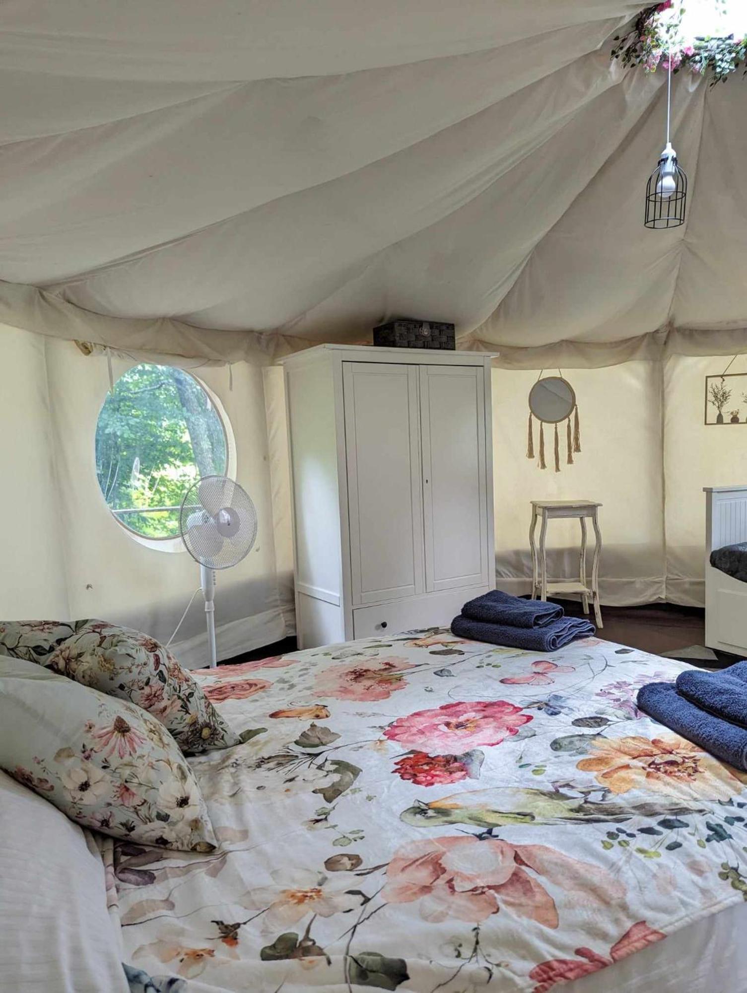 Luxury Glamping @Moulin Des Forges 호텔 Moutier-Malcard 외부 사진